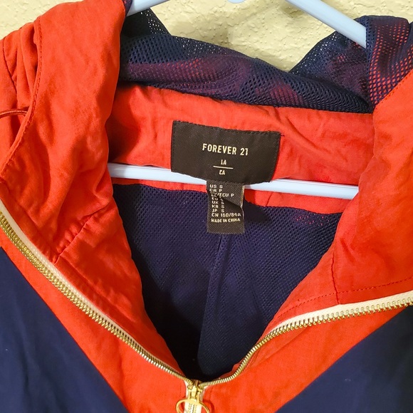 Forever 21 Windbreaker Hooded Jacket with Zipper Size Small red white & blue - Picture 3 of 4